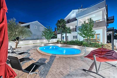 Ferienwohnung mit Balkon und Pool