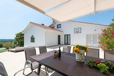 Villa mit Terrasse, Klima und Pool