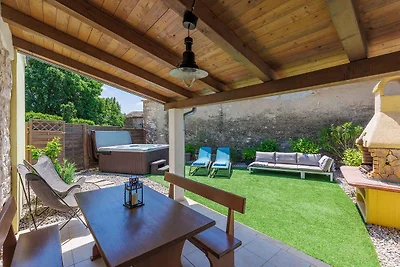 Ferienhaus mit Whirlpool und Grill