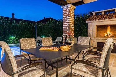 Ferienhaus mit Grillterrasse und Pool