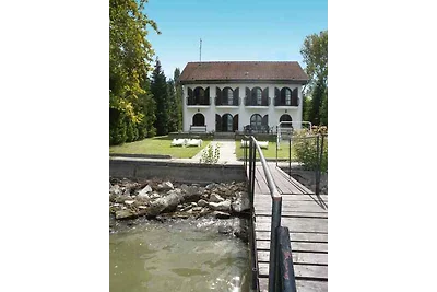 Ferienhaus mit eigenem Steg direkt am Ufer
