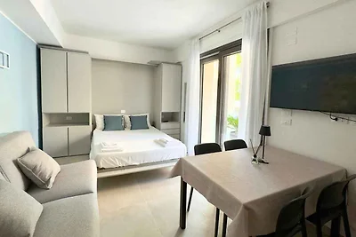 Studio mit Klimaanlage, Balkon und Internet