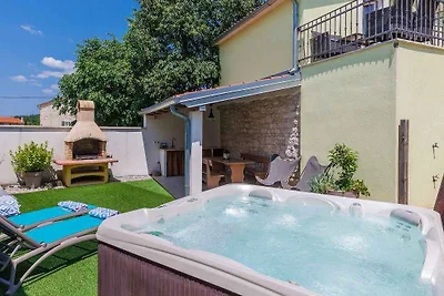 Ferienhaus mit privatem Whirlpool