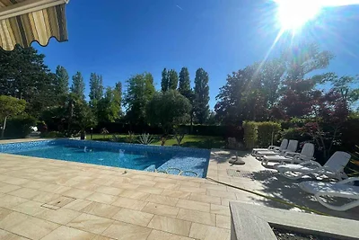 Ferienhaus mit Klimaanlage, Garten und Pool