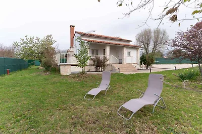 Ferienhaus mit Terrasse und Whirlpool