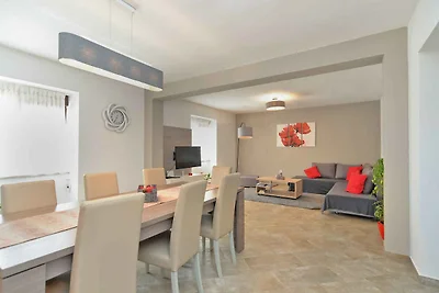 Ferienhaus mit Pool und Klimaanlage