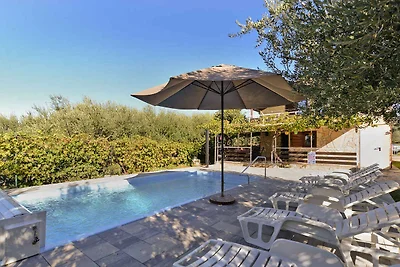 Ferienhaus mit Pool und Klimaanlage