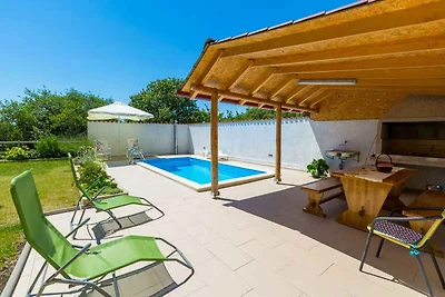 Ferienhaus mit Pool und Klimaanlage
