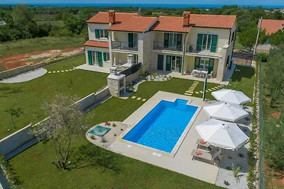 Villa mit privatem Pool in ruhiger Lage mit G