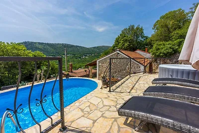 Vakantiehuis Ontspannende vakantie Bribir