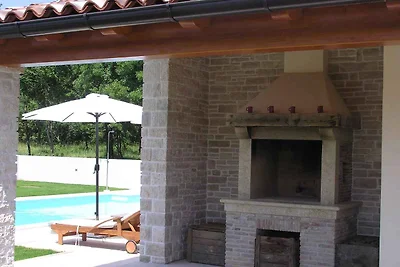 Ferienhaus mit Pool und Klimaanlage