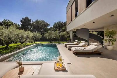 Villa mit Jacuzzi, Sauna und Pool