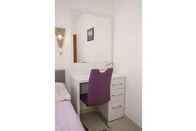 Ferienwohnung mit Pool und Meerausblick