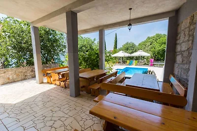 Ferienwohnung mit Pool und Klimaanlage