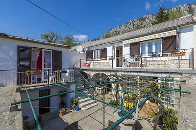 Ferienhaus mit Balkon und Klimaanlage