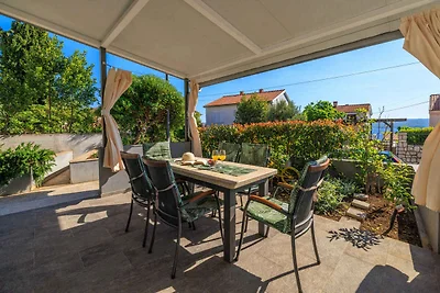 Komfortables Apartment Jadro mit privater Ter