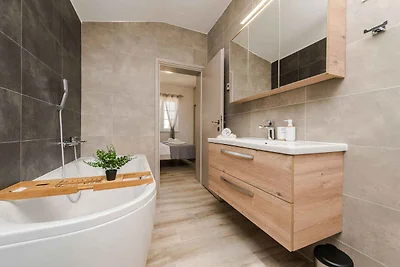 Ferienhaus mit Pool und Klimaanlage