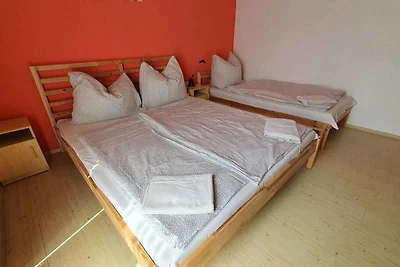 Studio mit Kinderspielplatz und Balkon