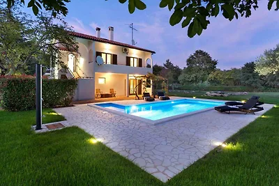 Ferienwohnung mit privatem Pool und Garten