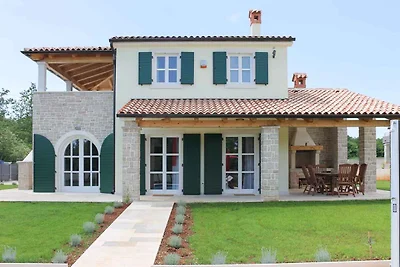 Ferienhaus mit Aussenpool und Grill