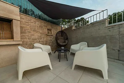 Villa mit Pool und Klimaanlage