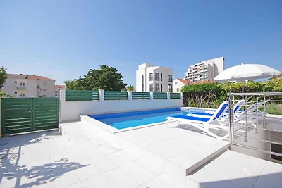 Ferienwohnung mit Klimaanlage und Pool