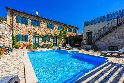 Ferienhaus mit Pool und Klimaanlage