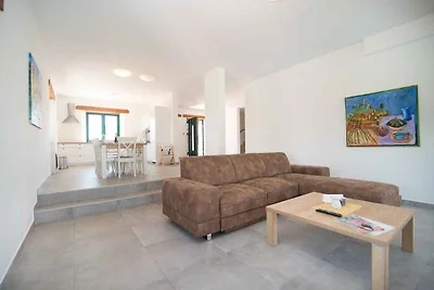 Villa mit Pool und Garten