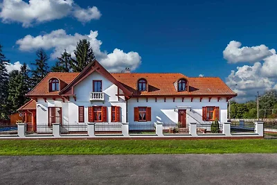 Ferienhaus Mit schöner Einrichtung, Pool,
