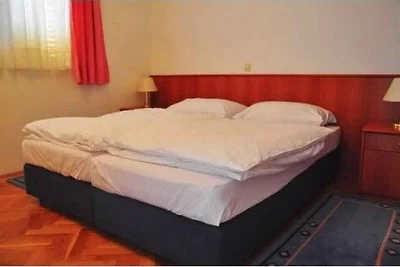 Ferienwohnung mit Pool und Meerblick