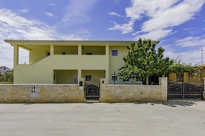 Ferienwohnung mit Garten und Klimaanlage