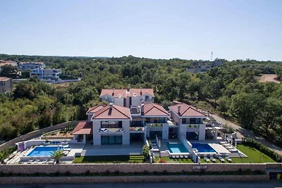 Villa mit Pool und Klimaanlage