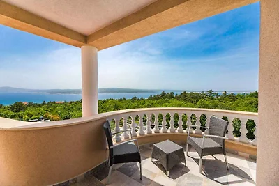 Villa mit Swimmingpool und Whirlpool
