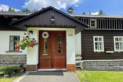 Berghütte mit Bademöglichkeit, Spielplatz und