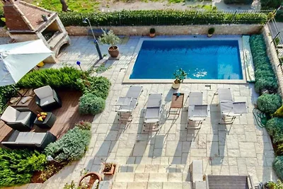 Villa mit Pool und schöner Aussicht