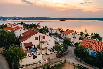 Ferienwohnung Sara mit Meerblick und Pool und