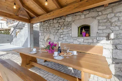 Ferienhaus mit Pool und Taverne für