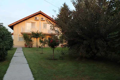 Ferienhaus direkt am Fluss mit Pool