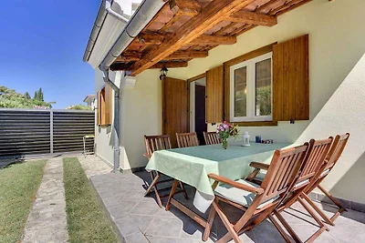 Villa mit Pool in Strandnähe