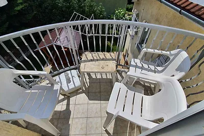 Studio mit Kinderspielplatz und Balkon