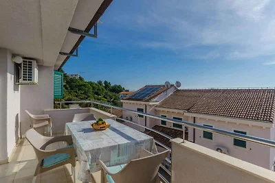 Gemütliche Ferienwohnung Modric mit Meerblick