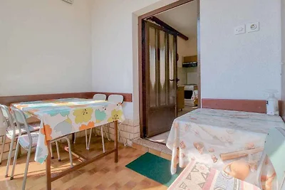 Ferienwohnung mit schönem Balkon mit Tisch un