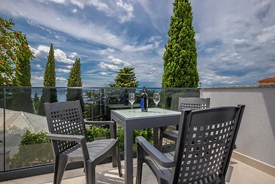 Ferienwohnung mit Meerblick und Pool