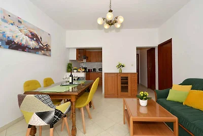 Ferienwohnung mit Terrasse, 10 m vom Meer