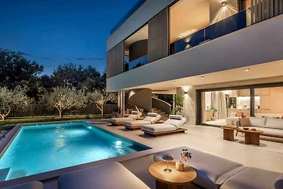 Villa mit Jacuzzi, Sauna und Pool