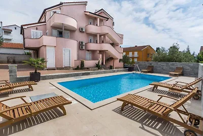 Ferienwohnung modern ausgestattet mit Pool