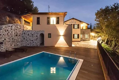 Ferienhaus mit Klimaanlage, Garten und Pool