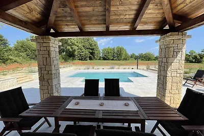 Ferienhaus mit Pool für 4-6 Personen