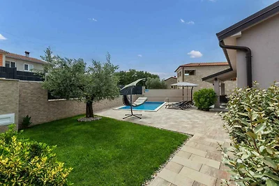 Villa mit Pool und Klimaanlage