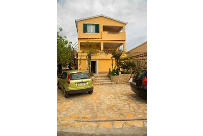 Ferienwohnung mit Terrasse und Grill